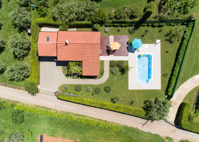 Casa Luka Vareski *