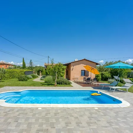Casa Luka Vareski *