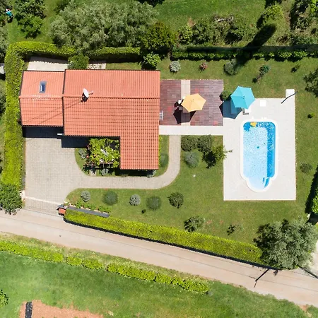 Casa Luka Vareski *