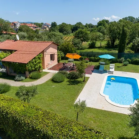 Casa Luka Vareski Крница