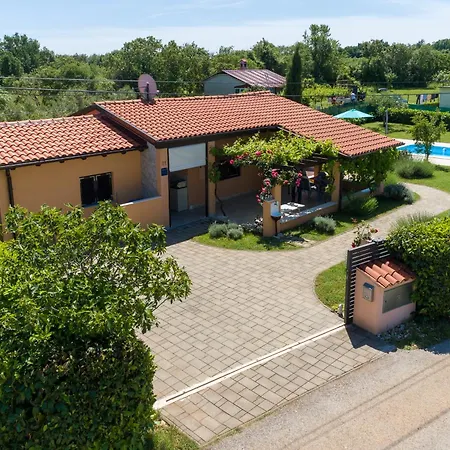 Casa Luka Vareski Крница
